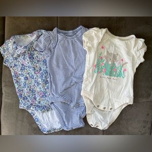 Gap baby girls short sleeved 0-3 month organic cotton onesies bundle of 3